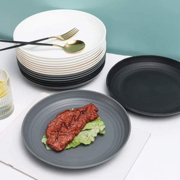 4/16pcs Plastic plates (9 inches in diameter).