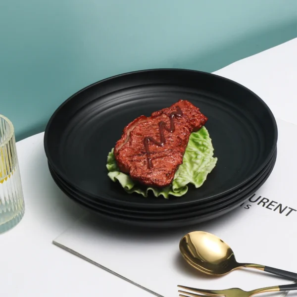 4/16pcs Plastic plates (9 inches in diameter).